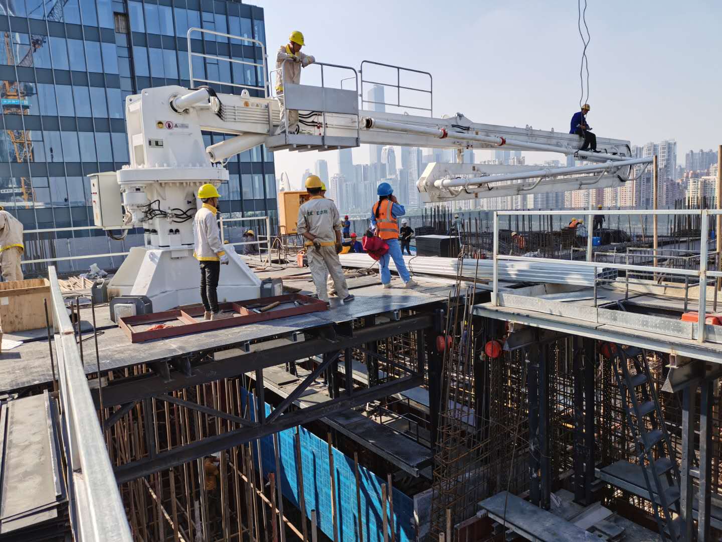 混凝土液壓布料機(jī) 混凝土液壓布料機(jī)