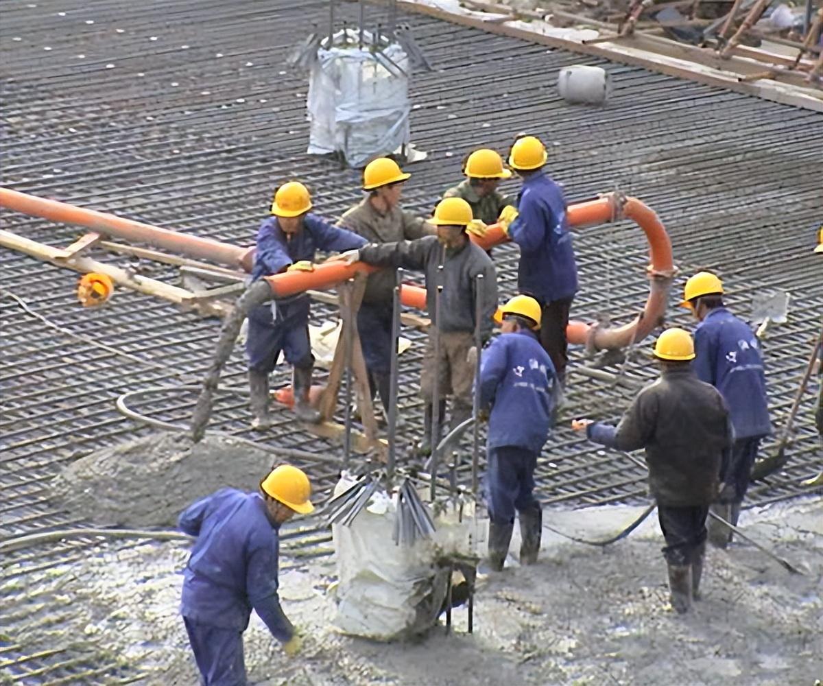 傳統布料機澆筑jpg 傳統布料機澆筑jpg