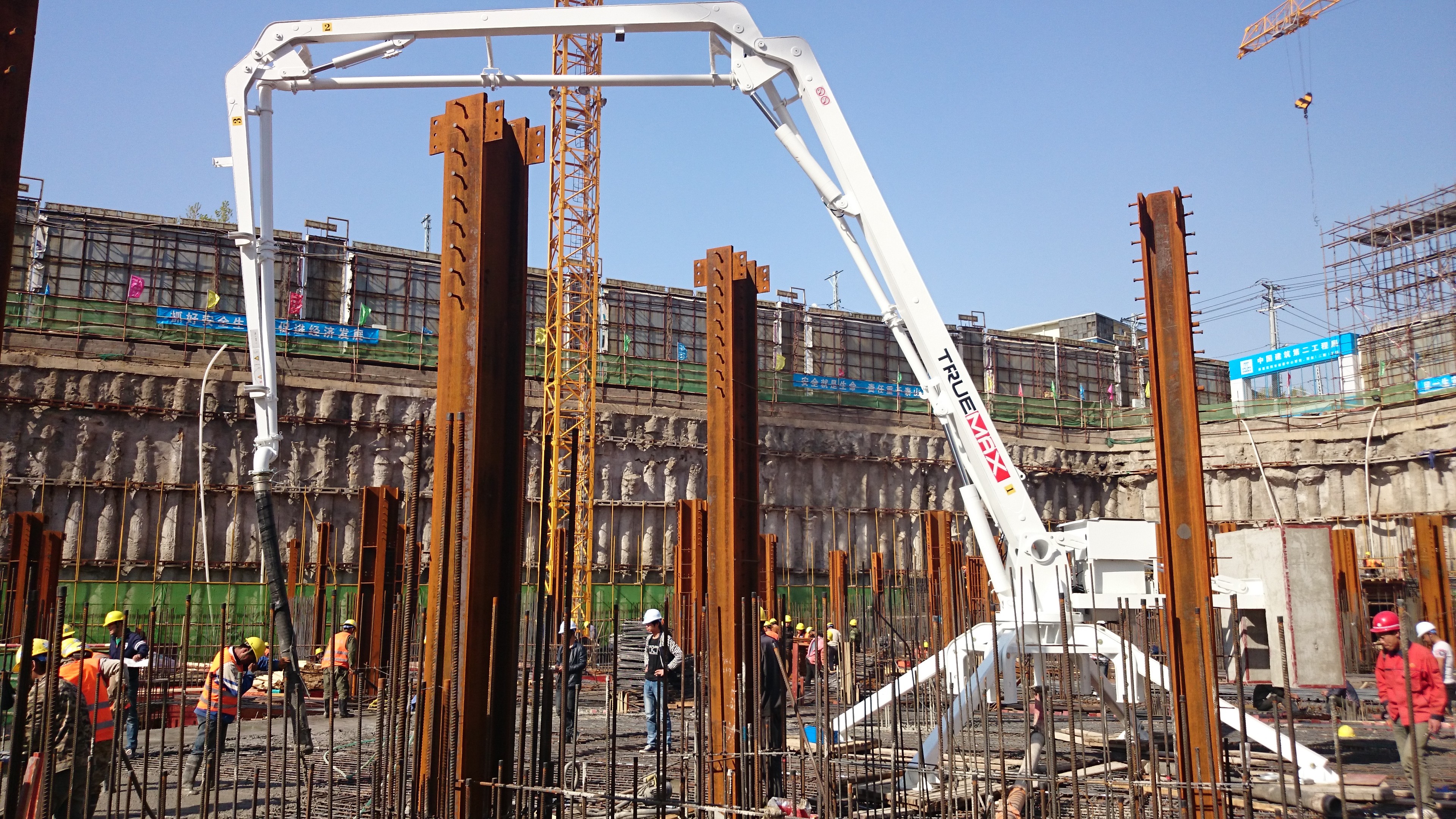 移動布料機.jpg 移動布料機.jpg